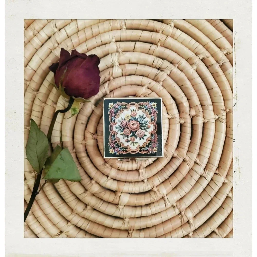 ✨BOGO FREE✨Vintage Floral Pill Bar Medicine Travel Mini Vanity Case